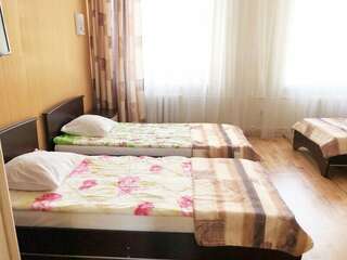 Гостиница Вятские улочки Киров Семейный номер с общей ванной комнатой-1